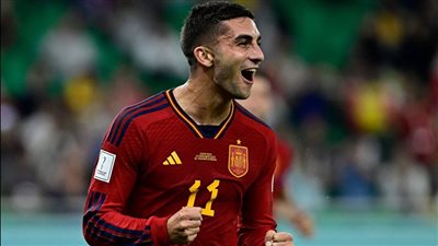 إنريكي يمازح توريس قبل مباراة مباراة ألمانيا والسبب ابنته