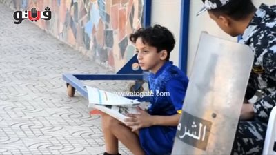 ناشئ طنطا ينهي واجباته الدراسية خلال مباراة فريقه أمام دكرنس |فيديو 