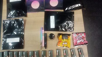  جمارك مطار القاهرة تواصل كشف حيل المهربين: ضبط أدوية طبية حول جسد راكب.. وإحباط تهريب أموال بحوزة آخر