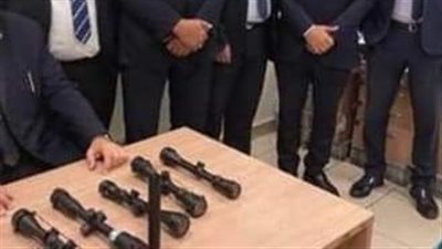 ضبط 5 مناظير بحوزة راكبة و14 هاتفا بمطار القاهرة 