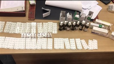 ضبط كوكتيل مخدرات بحوزة أجنبي بمطار القاهرة | صور