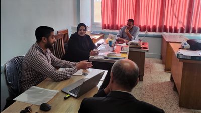 مدير عام التعليم الفنى بدمياط تتابع أعمال وحدة تيسير الانتقال لسوق العمل