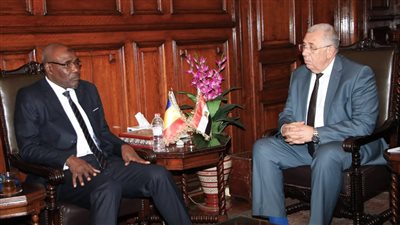 وزير الزراعة يلتقي نظيره التشادي لبحث التعاون المشترك في إنشاء مراكز تجميع للألبان 