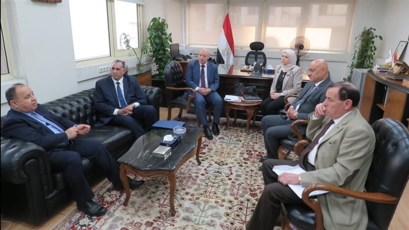 اجتماع وزير المالية