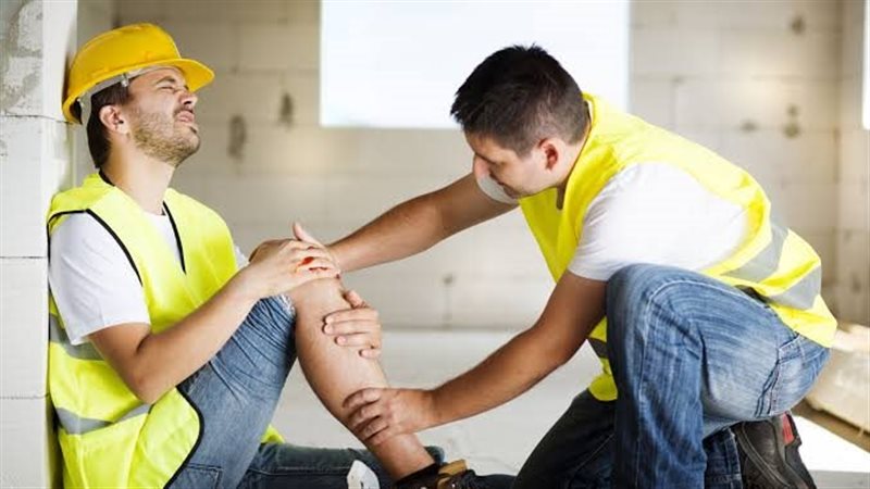 المصاب أثناء العمل،