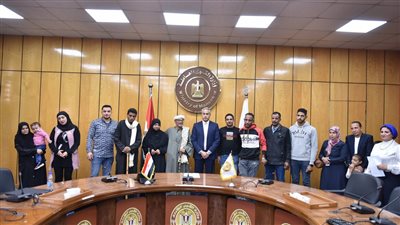 وزير القوى العاملة يسلم تعويضات لـ8 أسر من العمالة غير المنتظمة بـ7 محافظات| فيديو وصور 