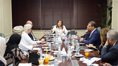 وزيرة التخطيط تناقش سبل التعاون مع شركة بورصة مسقط