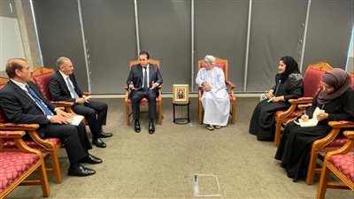 خالد عبد الغفار يبحث مع وزير الصحة العماني التعاون في القطاع الصحي