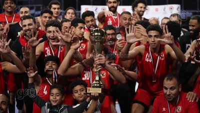  احتفال رجال سلة الأهلى بالفوز بدورى المرتبط| فيديو وصور