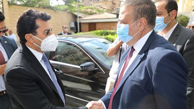 محافظ المنوفية يستقبل وزير الرياضة للاطمئنان على حالة مصابي فريق كرة السرعة 
