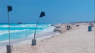 غلق شواطئ الأبيض وعجيبة بمطروح بسبب ارتفاع الأمواج وشدة الرياح