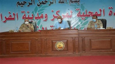 محافظ الوادي الجديد يعقد اجتماعا لمتابعة مشروعات 