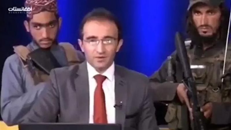 مذيع أفغاني في زمن