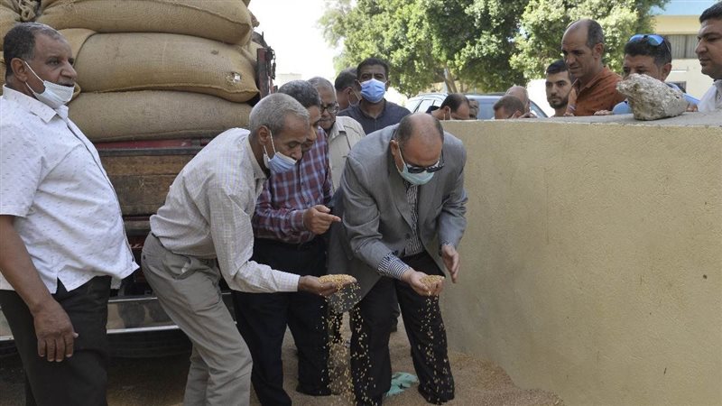 محافظ أسيوط في مطاحن