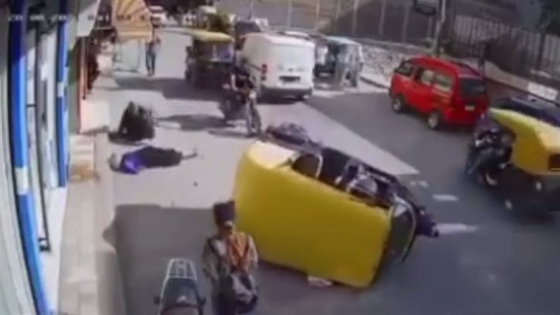 توك توك يدهس سيدة