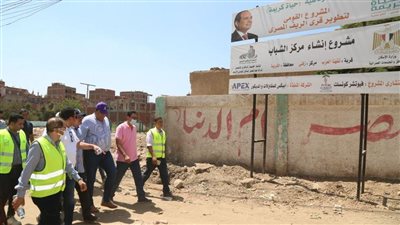 الرئيس التنفيذي للمصرية للاتصالات يتفقد مشروعات حياة كريمة بالغربية 