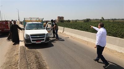 محافظ المنوفية يستوقف سيارة تسير عكس الاتجاه ويأمر بسحب رخصتها