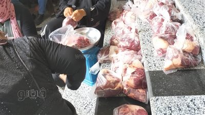 توزيع لحوم على أهالي المحلة فرحا بعودة الطفل المختطف زياد