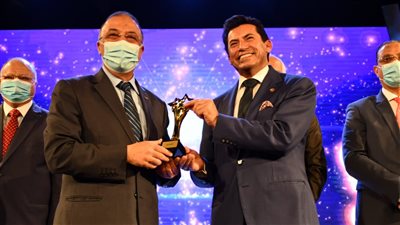 محافظ الإسكندرية: الدولة حريصة على استثمار أوقات فراغ الشباب وتنمية قدراتهم 