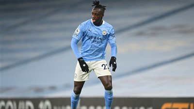 اعتقد أنه سيكون مميزًا.. انهيار نجم مانشستر سيتي في السجن بعد اتهامه بالاغتصاب