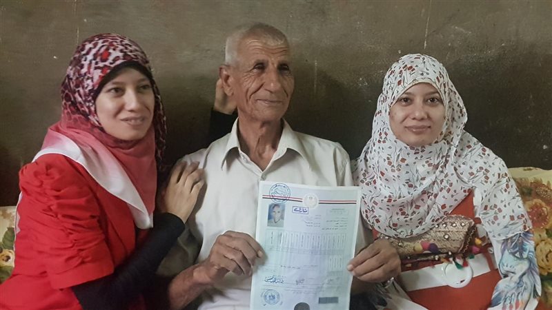 عجوز يحصل على الثانوية