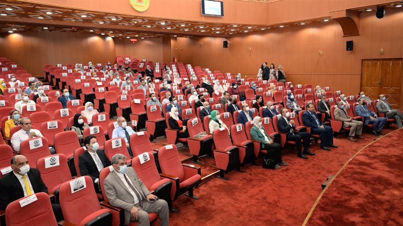 توقيع عقود منح الدكتوراه