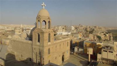 وفد سياحي أمريكي يزور دير جبل الطير بالمنيا