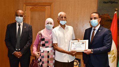 اخبار الفيوم اليوم | المحافظ يكرم عجوز الثانوية العامة.. والاستعداد لاستقبال ٢٩ دولة