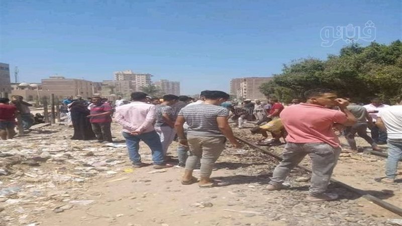 مصرع موظف أسفل عجلات