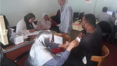استمرار تطعيم العاملين بلقاح فيروس كورونا بالمنيا