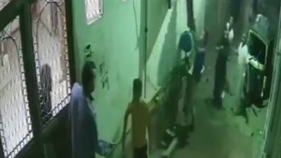 فيديو صادم.. مقتل رجل على يد بلطجية داخل منزله بالمنوفية 