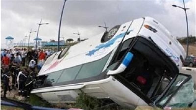 مصرع وإصابة 24 شخصا في انقلاب حافلة بإيران