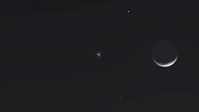 هلال القمر يقترن بالتوأمين غدا