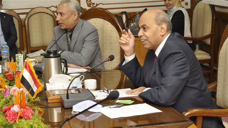 الدكتور مصطفى عبد