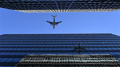 مصرع 4 أشخاص في اصطدام طائرة بمبنى بأمريكا