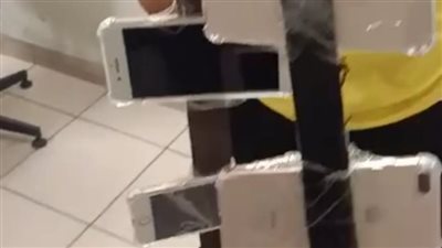 ضبط 17 هاتفا حول حزام بنطلون راكب بمطار القاهرة