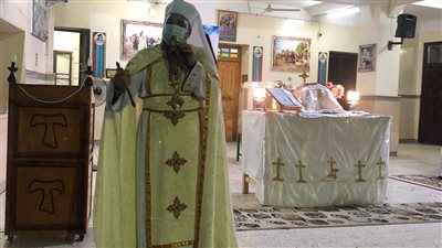 الأنبا عمانوئيل يترأس القداس الإلهي لإحدى راهبات قلب مريم الطاهر | صور