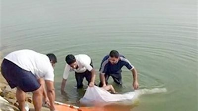 دفن جثة شاب تم العثور عليه بقناة طنطا الملاحية