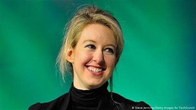 بتهمة النصب.. أصغر مليارديرة أمريكية مهددة بالسجن 20 عامًا