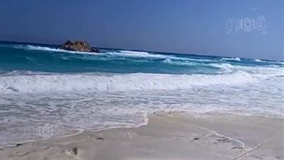 غلق شواطئ الأبيض وعجيبة بمطروح بسبب ارتفاع الأمواج 