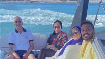 العائلة كل شيء.. كهربا ينشر صورة له برفقة أسرته