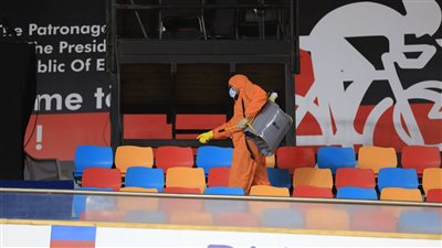 تعقيم مضمار الدراجات 4 مرات يوميًا في بطولة العالم بالقاهرة | صور