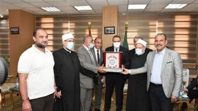  التفاف أهل الشرقية حول وزير الأوقاف لالتقاط الصور التذكارية | فيديو 