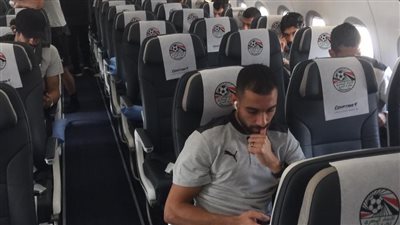 مصر للطيران تسير رحلة خاصة لنقل المنتخب إلى الجابون | صور 