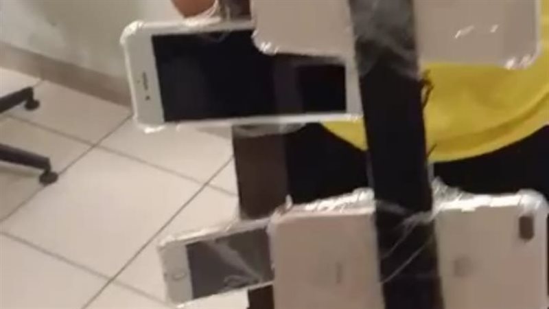 الهواتف بحوزة رجال