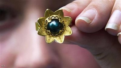 بعد نصف قرن.. سيدة تعثر على خاتمها المفقود