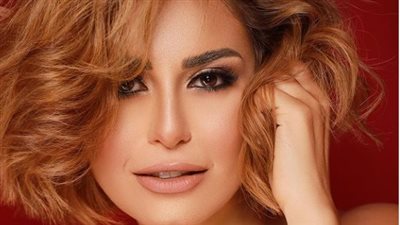 منة فضالي تحتفل بعيد ميلادها رفقة جمهورها | صورة 