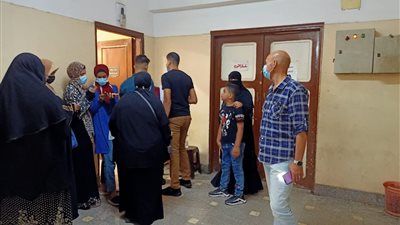 وكيل وزارة الصحة بالشرقية يتابع مراكز تطعيم المواطنين بلقاح كورونا 