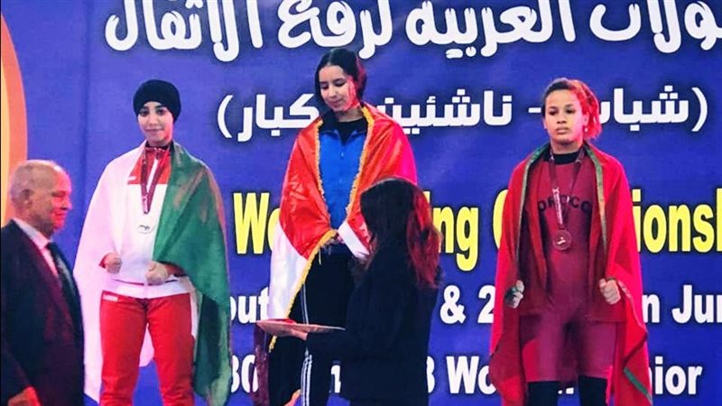 أمل توفيق بطلة رفع