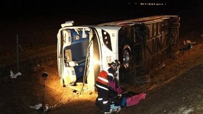 تعافي 8 أشخاص من مصابي حادث انقلاب أتوبيس بمطروح